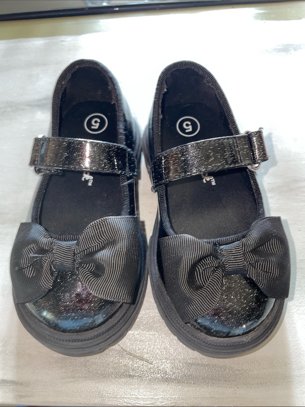 Cat & Jack little girls’ size 5 black sparkle Mary Jane Velcro-closure shoes